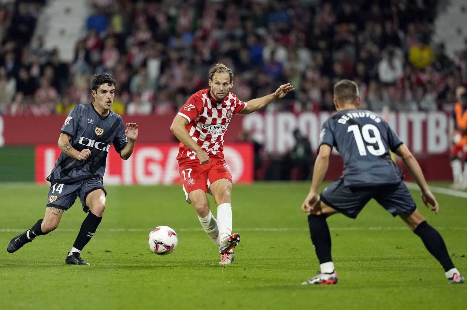 罗马前锋入选国家队,备战国际比赛视频