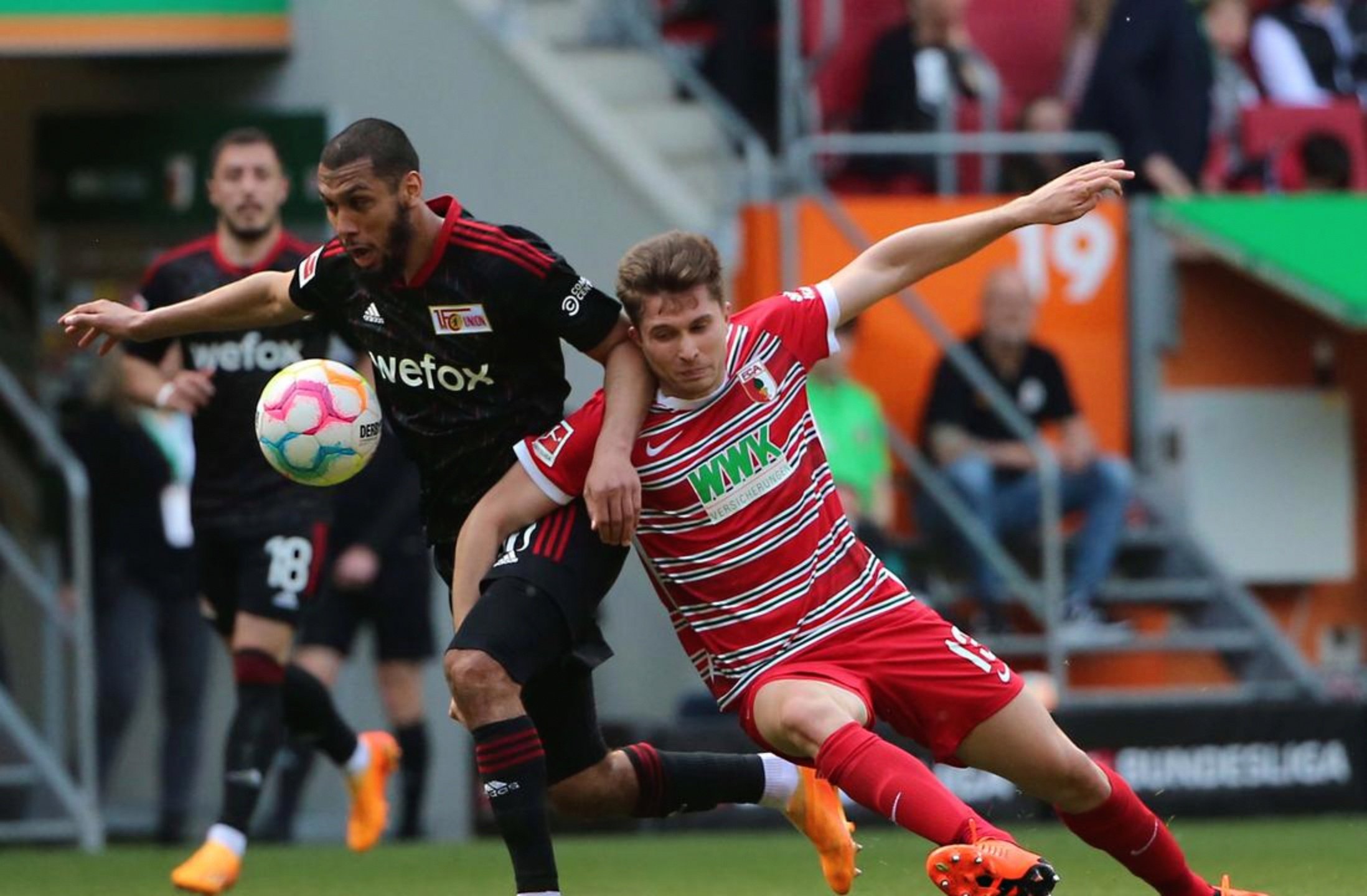 奥格斯堡球员在场上展现出色,获得主帅青睐