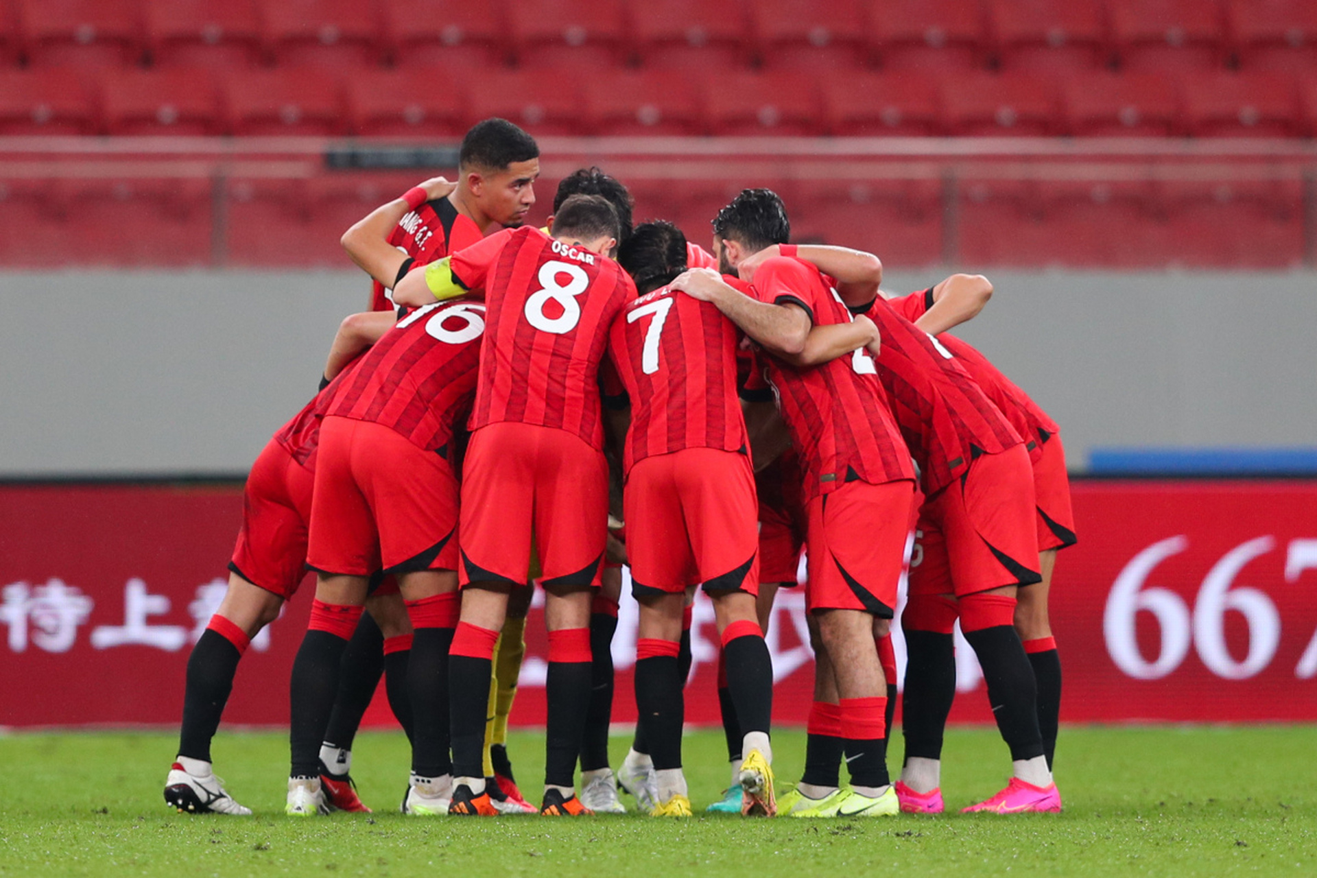 九游体育下载-在激烈对抗的比赛中,决定投篮命中率的因素是多方面的